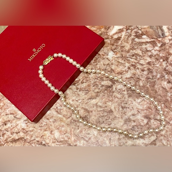 MIKIMOTO AKOYA Pearl Necklace; 18K gold; 18” Length; Pristine Condition. - Picture 2 of 9